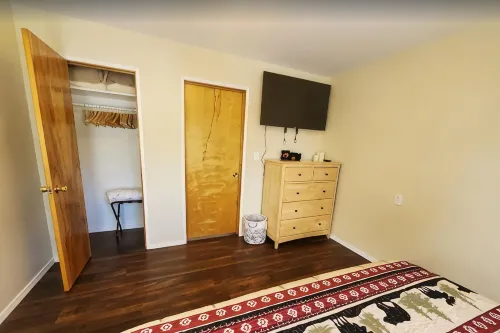 {Forget-Me-Not Inn} Alaskan Vacation Rental (Bear Suite)