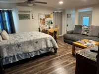 Nestle Inn-centrally located-walk to historic town Square-Big Rocks park & more