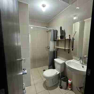 Luxury minimalist in the heart of Cubao Rooms