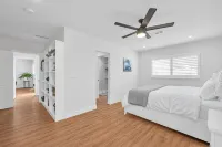 Glendora Route 66 Home Newly Renovated Spacious 4-bedroom with 6 bathrooms
