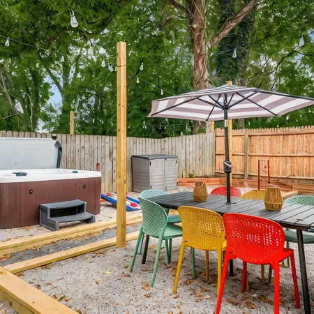 Cincy Central Stay - Hot Tub, Games & Movie Nights