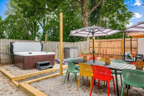Cincy Central Stay - Hot Tub, Games & Movie Nights - บังกะโล