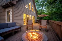 Mountain Retreat: HotTub, Game Room, Family & Pet-Friendly, 3 King Beds - 부티크