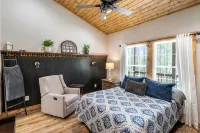 Cabin 4, the delightful Happy Cabin in the heart of Moravian Falls, NC - Homestays