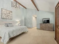 Shuttle to Village/lifts5 miles to base! Cozy Chalet! Hotels in Winhall