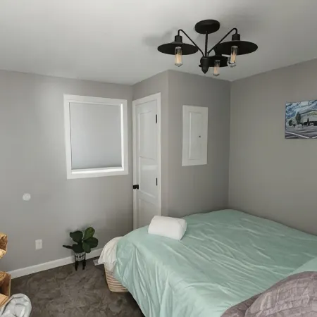Old Town Modern 2bed/1bath home with patio & yard