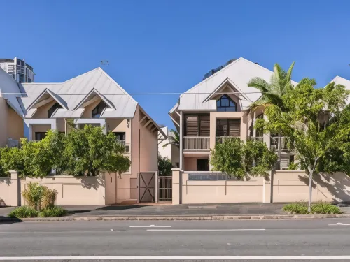 Spring Hill Gardens Apartments - 3-Star