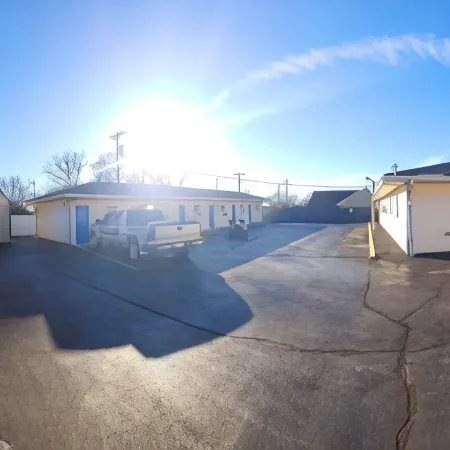Plaza Motel