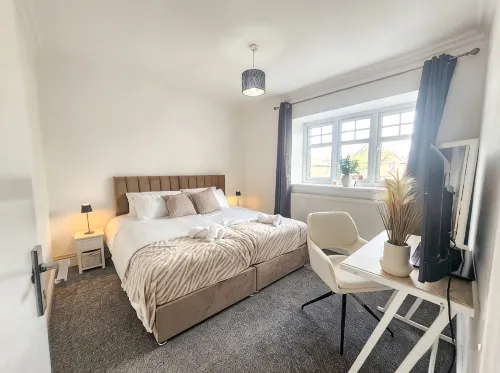 Birmingham 5BR, sleeps 9, private parking & garden families, contractors, groups - New