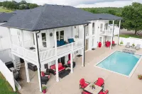 Lakehouse with private pool - WiFi