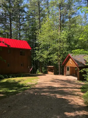 Traveling with kids? Try this secluded & updated 3-bedroom home close to Okemo