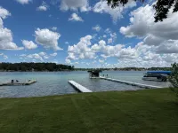 Charming 4-Bedroom Cottage on Fabulous Diamond Lake! Just Remodeled! WiFi & AC