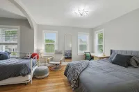 The St. Paul Castle ~ Heated Pool ~ Hot Tub ~ Sauna ~ Arcade ~ Bar ~ 8BR - 4-Star