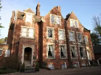 Canterbury Hotel Cottages and Apartment's - موقف سيارات