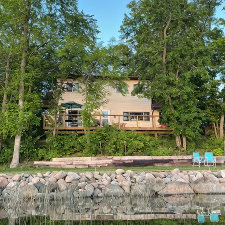 Peaceful 3-Bedroom 1 1/2 Bath Cabin on a Serene, Secluded Lake