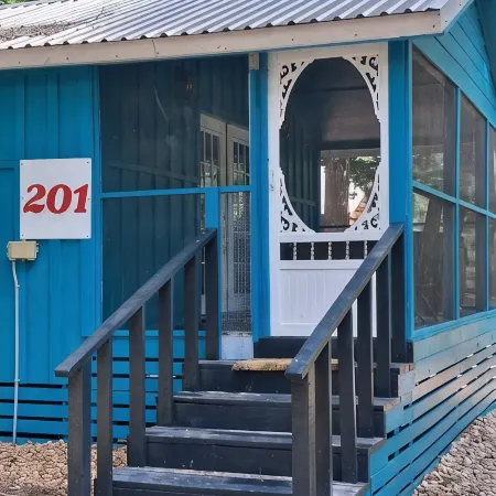 Monthly Rental, King Bed, Hot Tub, Wifi, Kitchen, Kennard TX. 159 Hwy 7 #201