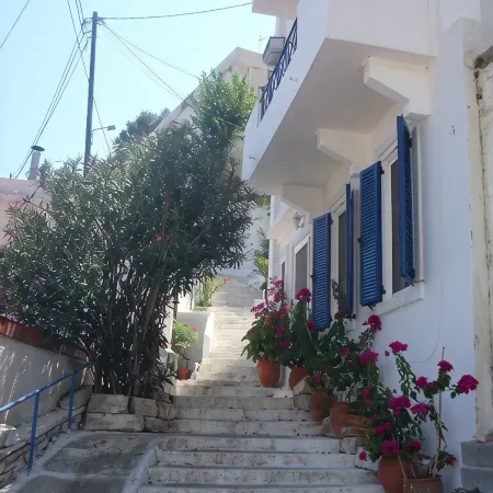 Alkistis Cozy by the Beach Apt. in Ikaria Island, Therma 1st Floor