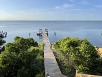 Emerald Isle, NC!  Sound Front Cottage - 3 minute walk to beach!! - 2つ星