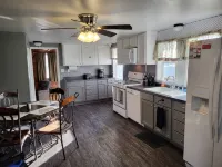 Park Place-Quaint home nestled between parks and lakes - Wi-Fi