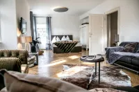 up to 16 pax, BBQ, sunbeds, bikes, close to ski areas, lake region and town - Villas