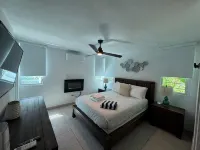 Modern 3Br Retreat with Private Pool & Waterfall - Swimmingpools