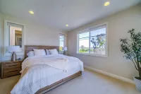 Beach Townhome with Ocean Views, Sleeps 6, Garage Parking Space - balcony