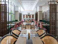 Maia Hotel Jakarta Hotels near Slipi
