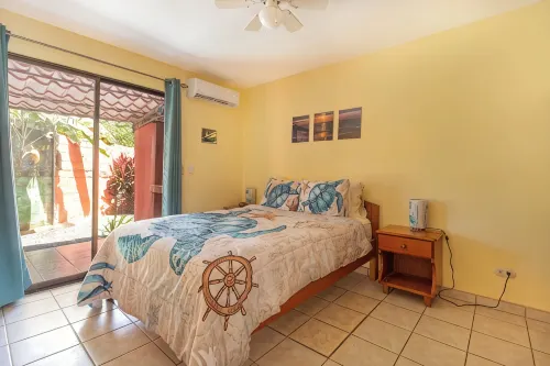 Las Palmas Oasis: One Bedroom w/ Loft, NEW Kitchen!