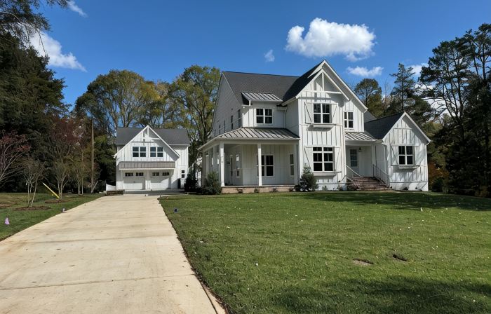 Brand new detached apartment over Garage in Davidson 3 blocks from Main Street