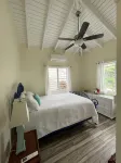 Affordable Solar powered 2-Bedroom Haven with Washer/Dryer, near Red Hook! - Wifi