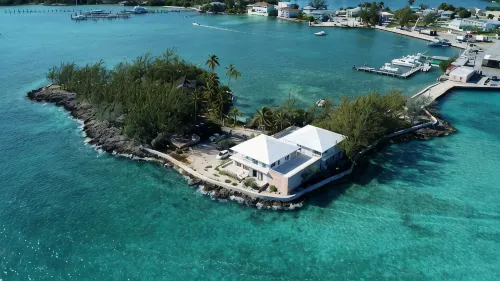 The feeling of an Island apart, surrounded by water! Convenient location. - Wifi