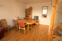 Four double beds down-town main street. - Pools