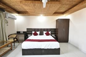 Hotel Ram Janki Palace