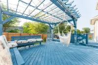 Re-Designed, Cosmos Retreat, King Bed, Hot Tub, WiFi, Large TVs, Spacious & Calm -  Privatzimmer