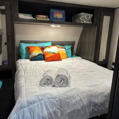 RV in Art District and Close to the Beach! Pool & Hot-Tub & Fenced/Pet-Friendly!