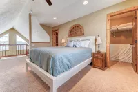 3-bedroom Cabin 13 in Bridges Bay, with on site eating and in/outdoor pool. - Wifi