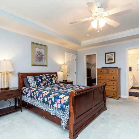 David's Fun House - Sleeps 24. Pool Table, Ping Pong, Piano.5 Bedrooms, 3 Baths