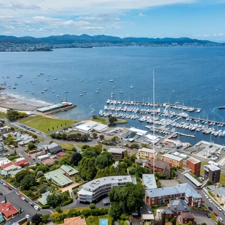 Modern Luxurious Living With Your Own Parking Spot
