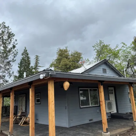 Charming 2-bedroom cabin Near Yosemite NP, High Speed WiFi in lovely Mariposa