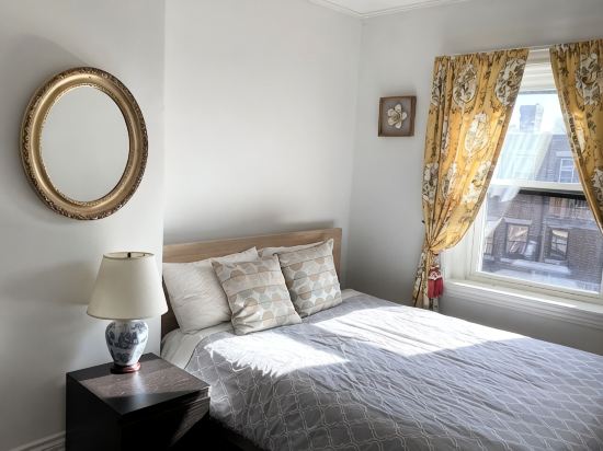 Historic Brownstone Townhouse, 7 beds/3.5 baths, Fenway Boston