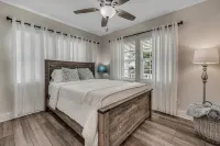 Close to Downtown Brenham - Boutique