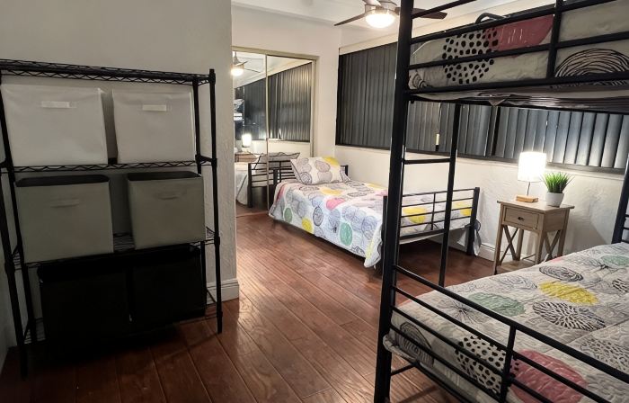 Sleeps 30 Large Heated Pool Home, 10 min to Hard Rock and 22 minutes to Beach