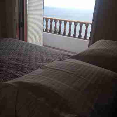MAGNIFICENT OCEAN VIEW Hamilton Cove Condo With Golf Cart Included. Rooms