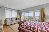 Oceanfront Condo in historic Perkins Cove  Ogunquit, Maine.  Direct oceanfront! - Hot Tub
