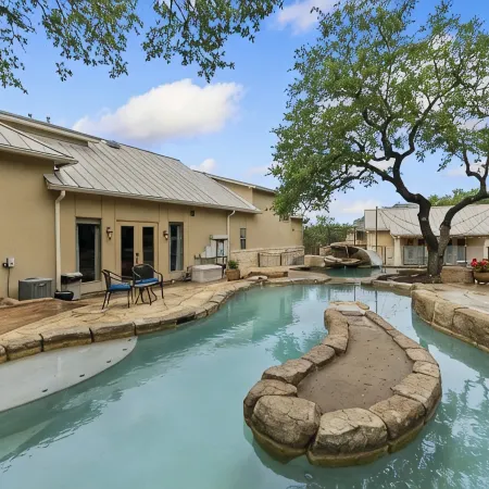Luxury Family Getaway, Pools, Hot Tub, Playground & Sleeps Upto 18