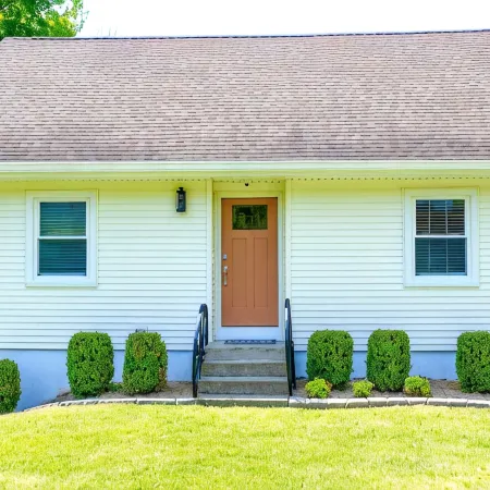 Luxe Waterfront Retreat w/ Infrared Sauna & Red Light. Near New Paltz