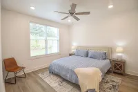 New  3BR/3.5BA condo 1.2 miles from MSU and 1.9 miles from the Cotton District!