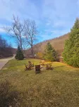 Log Cabin/ w hot tub, outdoor pool & pool table - 3-Star