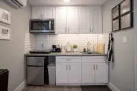 Modern Private Cozy Suite - Mins from Everything - Homestays