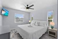 Waterfront - Private Fishing & Boating Dock - 4 Kayaks - Gulf of America Access - 3-Star